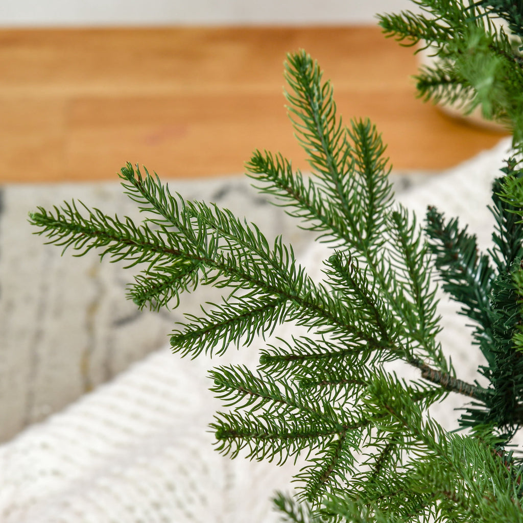 HOMCOM Artificial Christmas Tree Holiday Xmas Tree with Pine Shape